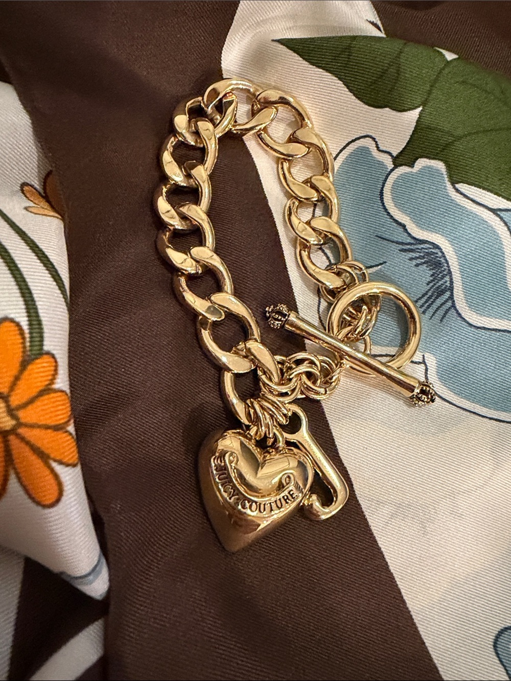 Vintage Y2K Juicy Couture Shiny Gold Heart Charm Toggle Bracelet 8”